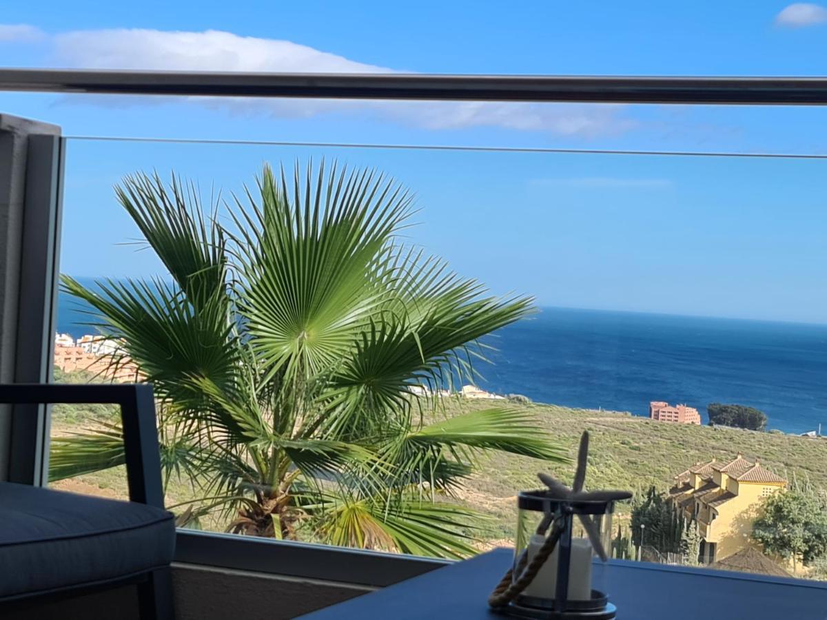 Seaside Serenity - Stylish Apartment With Spectacular Views Манилва Экстерьер фото