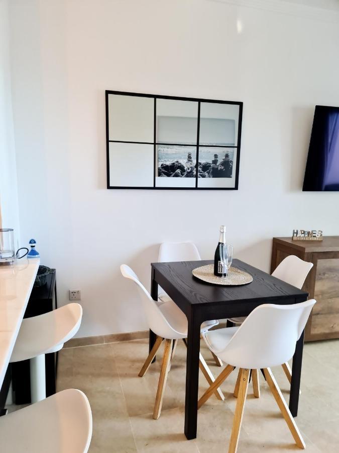Seaside Serenity - Stylish Apartment With Spectacular Views Манилва Экстерьер фото
