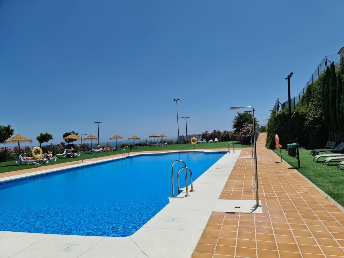 Seaside Serenity - Stylish Apartment With Spectacular Views Манилва Экстерьер фото