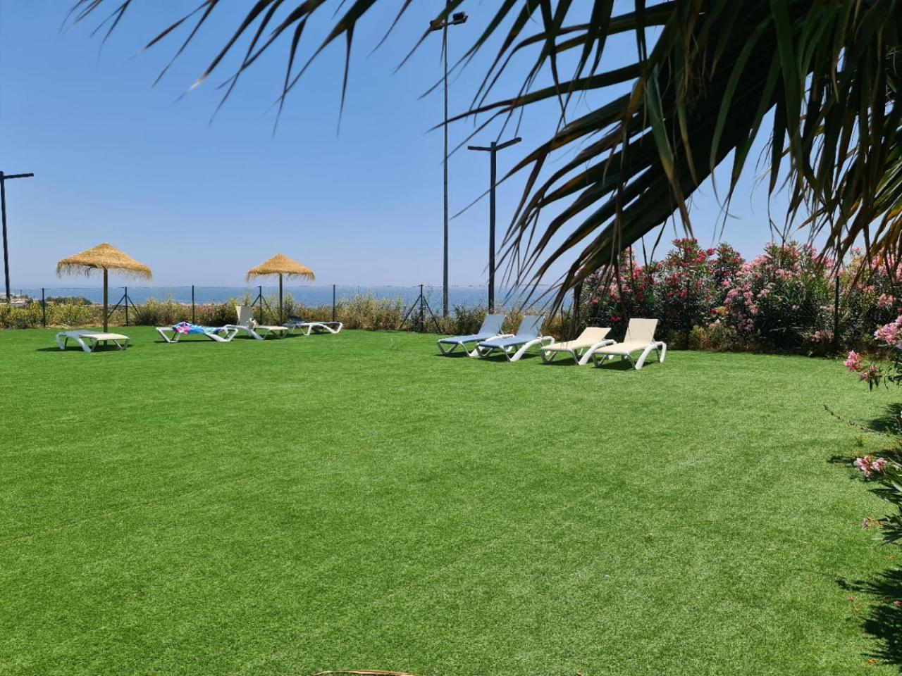 Seaside Serenity - Stylish Apartment With Spectacular Views Манилва Экстерьер фото