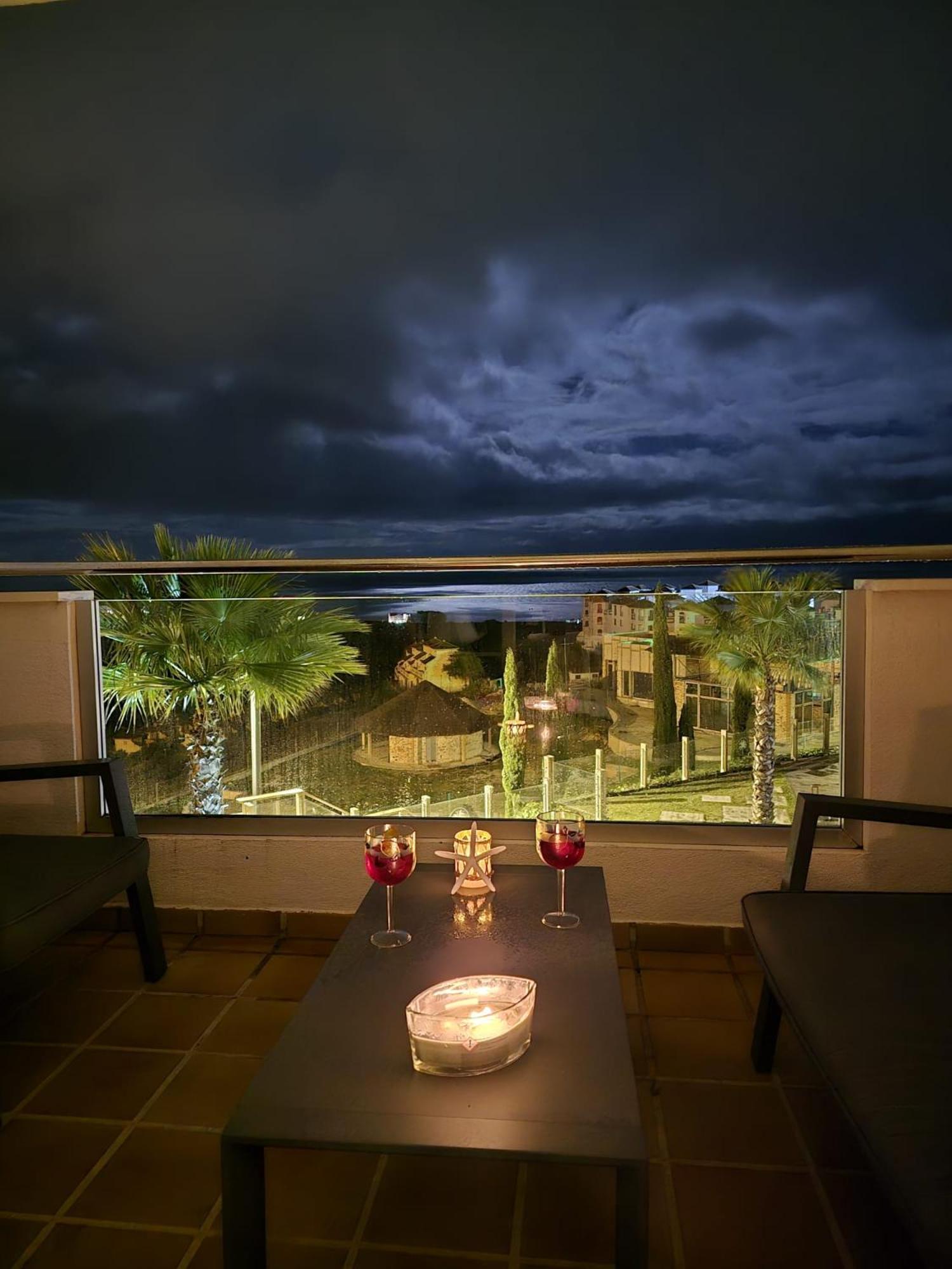 Seaside Serenity - Stylish Apartment With Spectacular Views Манилва Экстерьер фото