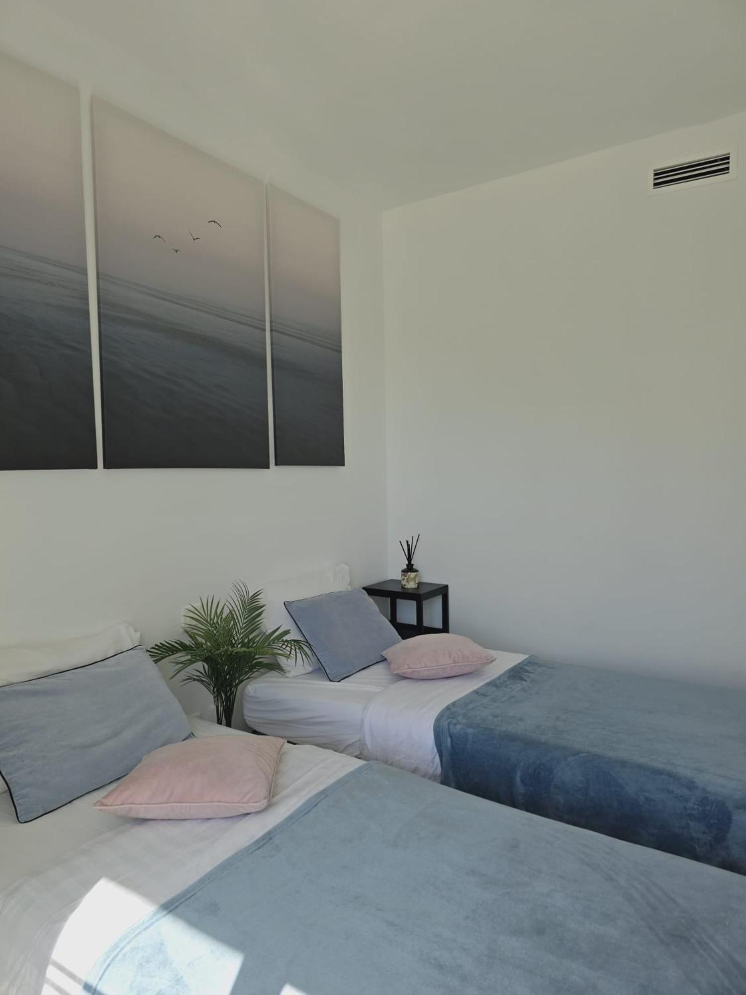 Seaside Serenity - Stylish Apartment With Spectacular Views Манилва Экстерьер фото